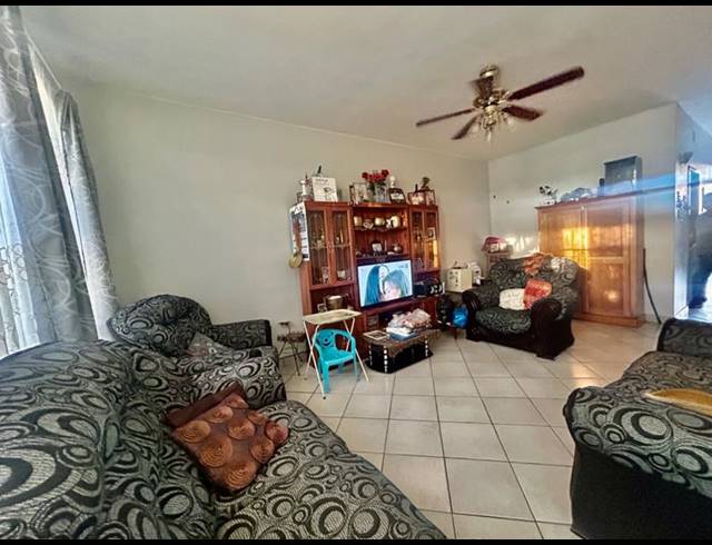 2 BEDROOM APARTMENT FOR SALE IN VANDERBIJLPARK CW 2